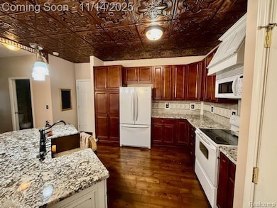 1075 Crystal Wood Dr unit 24, Davison, MI 48423 - photo 7