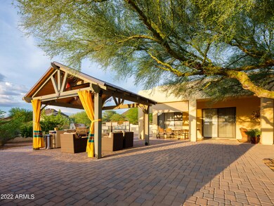 fantastic patio with built in BBQ
