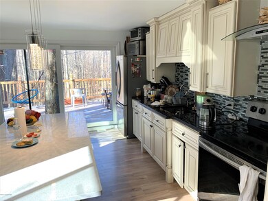 863 Country Place Dr, Tobyhanna, PA 18466 - photo 2