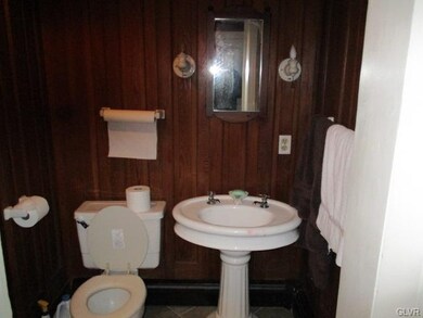 35 Race St, Jim Thorpe, PA 18229 - photo 5