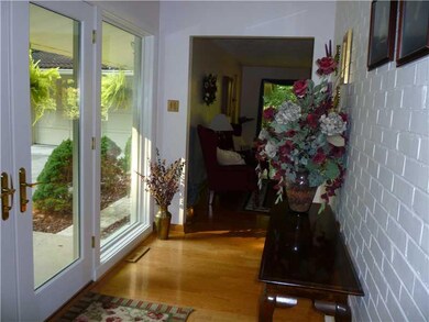 Entry/Foyer.