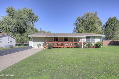 1121 Ash St, Carthage, MO 64836 - photo 3