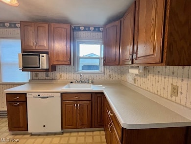 484 E 328th St, Willowick, OH 44095 - photo 6