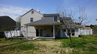 8 Plumstead Rd, Sewell, NJ 08080 - photo 2