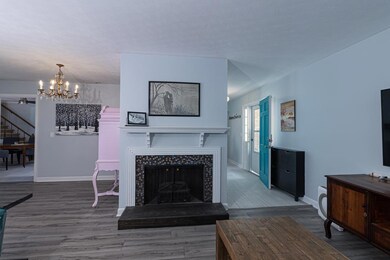 View of Foyer & Dining area from LR