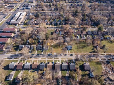 11688 Wayburn St, Detroit, MI 48224 - photo 5