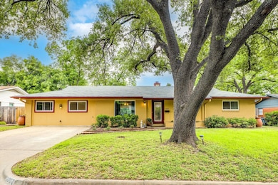 Ranch-style house featuring brick siding, drivewa
