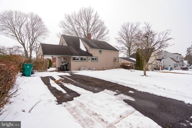 12 Honeysuckle Ln, Levittown, PA 19055 - photo 3