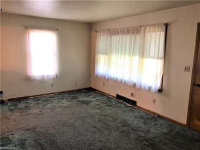 19 x 12 Living-room with lots of natural light!