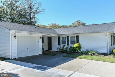 13136 Madonna Ln, Fairfax, VA 22033 - photo 3