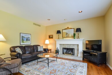 007-Living_Room-4710951-medium