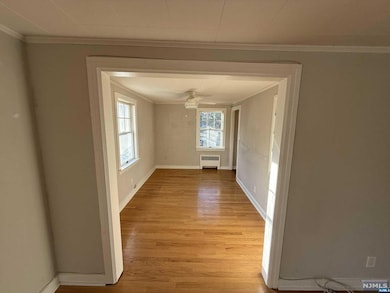 LARGE LIVING ROOM/HW FLS