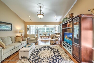04-LIVING ROOM