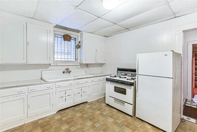 706 - Kitchen