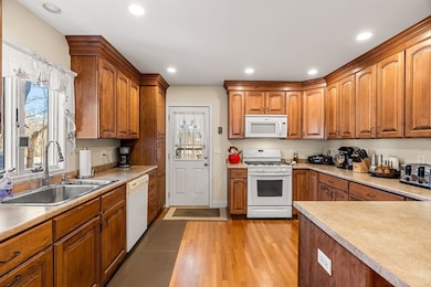 28 Van Norden Rd, Woburn, MA 01801 - photo 7