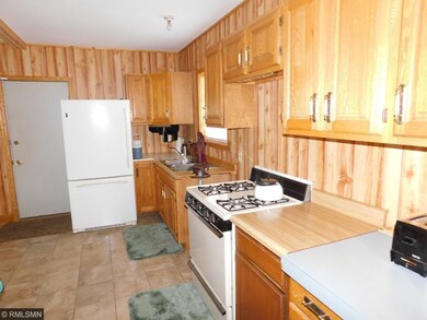 Another look at the appliances and counter space a