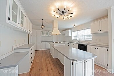 930 Wood St, Statesville, NC 28677 - photo 5