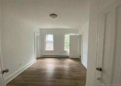 220 Maplewood Ave unit 3, Bridgeport, CT 06605 - photo 4
