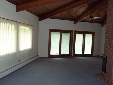 910 8th Ave NW, Jamestown, ND 58401 - photo 4