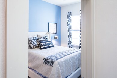 901 N Zang Blvd unit 203, Dallas, TX 75208 - photo 6