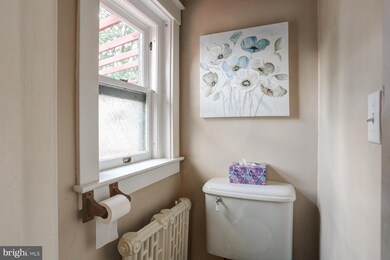 106 W Main St, Leola, PA 17540 - photo 4