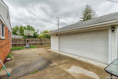 8045 N Silvery Ln, Dearborn Heights, MI 48127 - photo 4