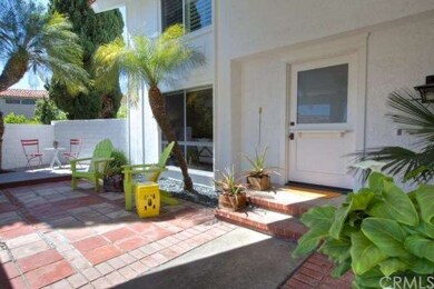 Courtyard entrance to Dutch Door; cobblestone pati