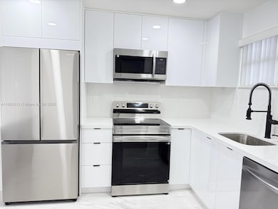 7101 Byron Ave unit 504, Miami Beach, FL 33141 - photo 6