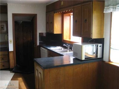 415 Mcpherson Ave, Lansing, MI 48915 - photo 6