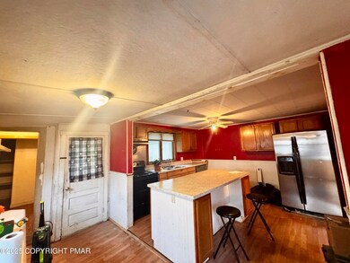 237 Stock St, Nesquehoning, PA 18240 - photo 4
