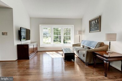 13224 Ladybank Ln, Herndon, VA 20171 - photo 4