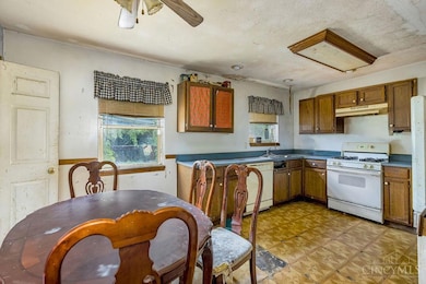 4747 Basil Ln, Cincinnati, OH 45238 - photo 7