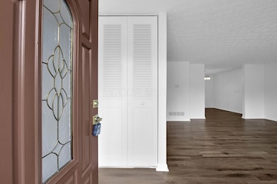 2802 Vantage Point Dr, Columbus, OH 43224 - photo 4