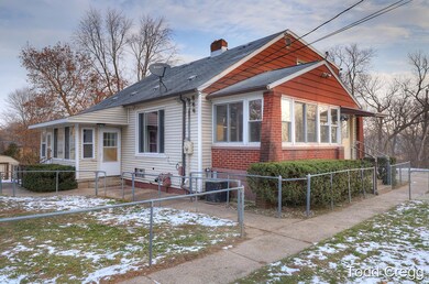 1323 Calgary St NE, Grand Rapids, MI 49505 - photo 2