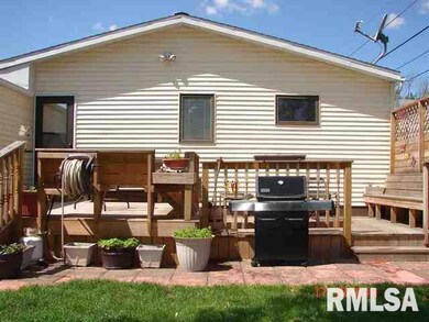 128 Portland Place, Lincoln, IL 62656 - photo 2