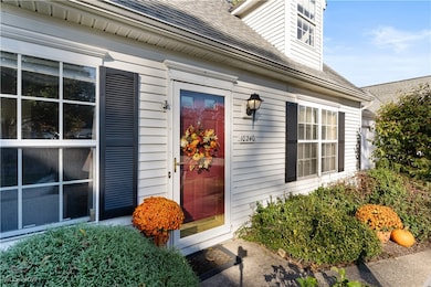 10240 Orchard Hill Ln unit I23, Twinsburg, OH 44087 - photo 2