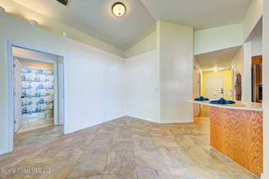 breakfast area & bar - Copy