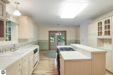 12820 Pa Be Shan Ln unit PVT, Charlevoix, MI 49720 - photo 5