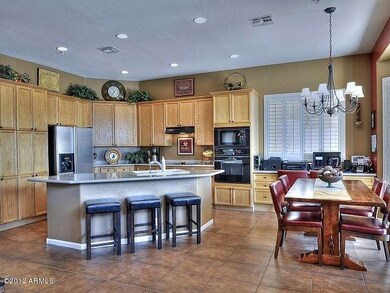Center Island w/Breakfast Bar & Cooktop