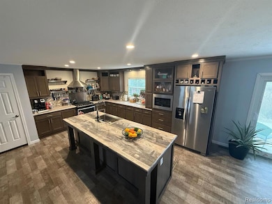 9922 Macbeth St, Fenton, MI 48430 - photo 2