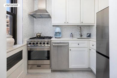 The York Gate unit 12B, New York, NY 10065 - photo 3