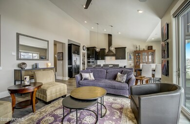 08-N Shoreline Ct-008