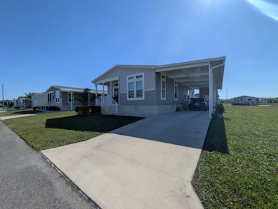 34870 Minnow Ln, Zephyrhills, FL 33541 - photo 2