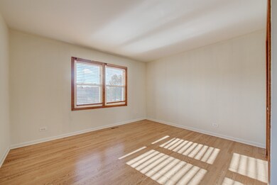 932 Barclay Ct, Batavia, IL 60510 - photo 4