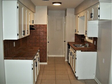 1807 Meadowlark Ln, Douglas, GA 31535 - photo 7