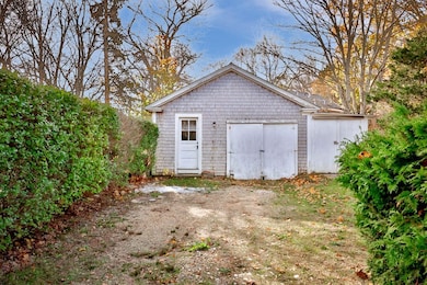 24 School St, Oak Bluffs, MA 02557 - photo 3