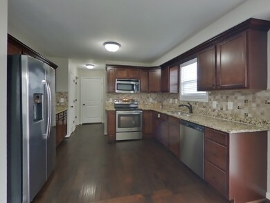 1073 Castlerock Dr, Clarksville, TN 37042 - photo 6