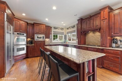 986 S Mitchell Ave, Elmhurst, IL 60126 - photo 4