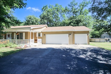 11546 Georgetown Dr, Demotte, IN 46310 - photo 4