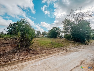 112 Field St, Luling, TX 78648 - photo 2